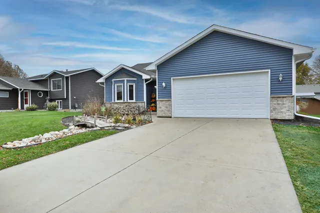 $339,900 | 906 7th Street Northwest, Kasson, MN 55944