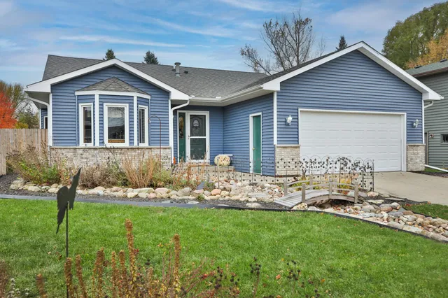 $339,900 | 906 7th Street Northwest, Kasson, MN 55944