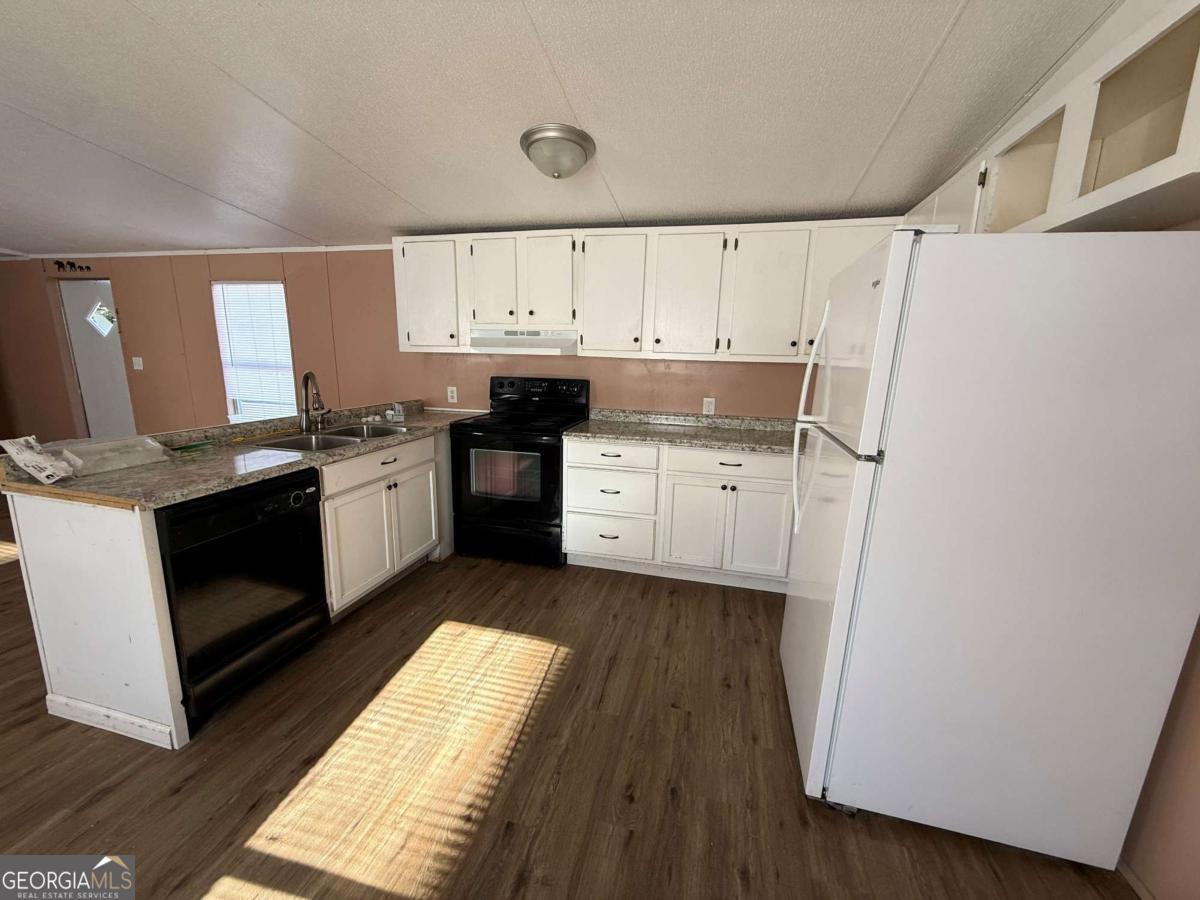 129 Elza Drive Cleveland, GA 30528 - Photo 5 of 14 a kitchen with a sink stove and cabinets