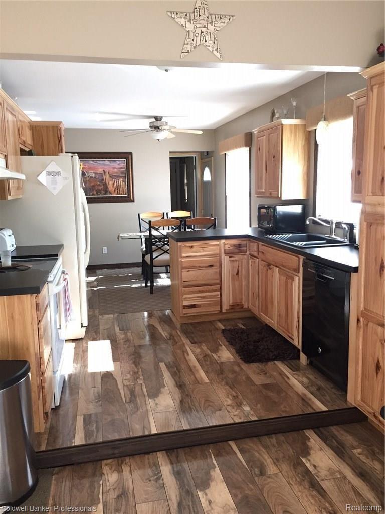 5075 North Georgetown Road Grand Blanc, MI 48439 - Photo 8 of 26 Spacious kitchen