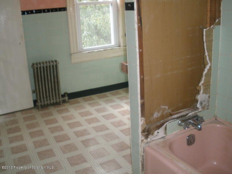 560 Back Street Scranton, PA 18504 - Photo 12 of 27 Gallery Image 12