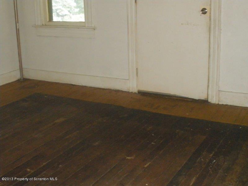 560 Back Street Scranton, PA 18504 - Photo 4 of 27 Gallery Image 4