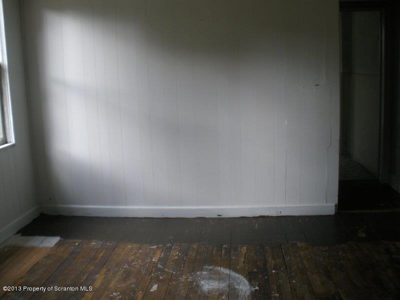 560 Back Street Scranton, PA 18504 - Photo 8 of 27 Gallery Image 8