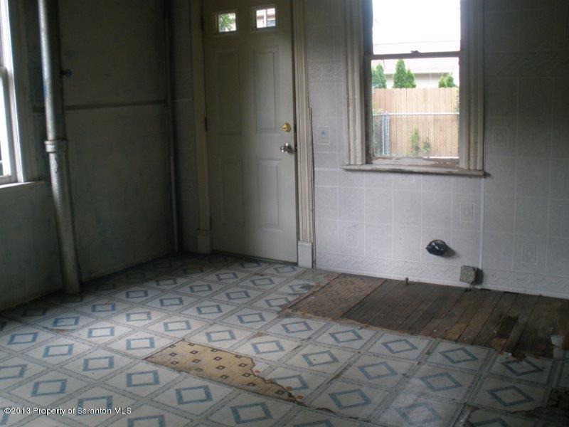 560 Back Street Scranton, PA 18504 - Photo 9 of 27 Gallery Image 9