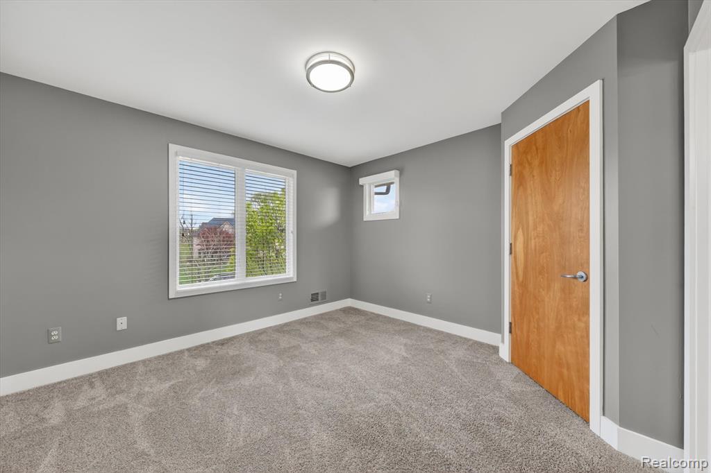 4176 Oak Tree Circle Rochester, MI 48306 - Photo 27 of 49
