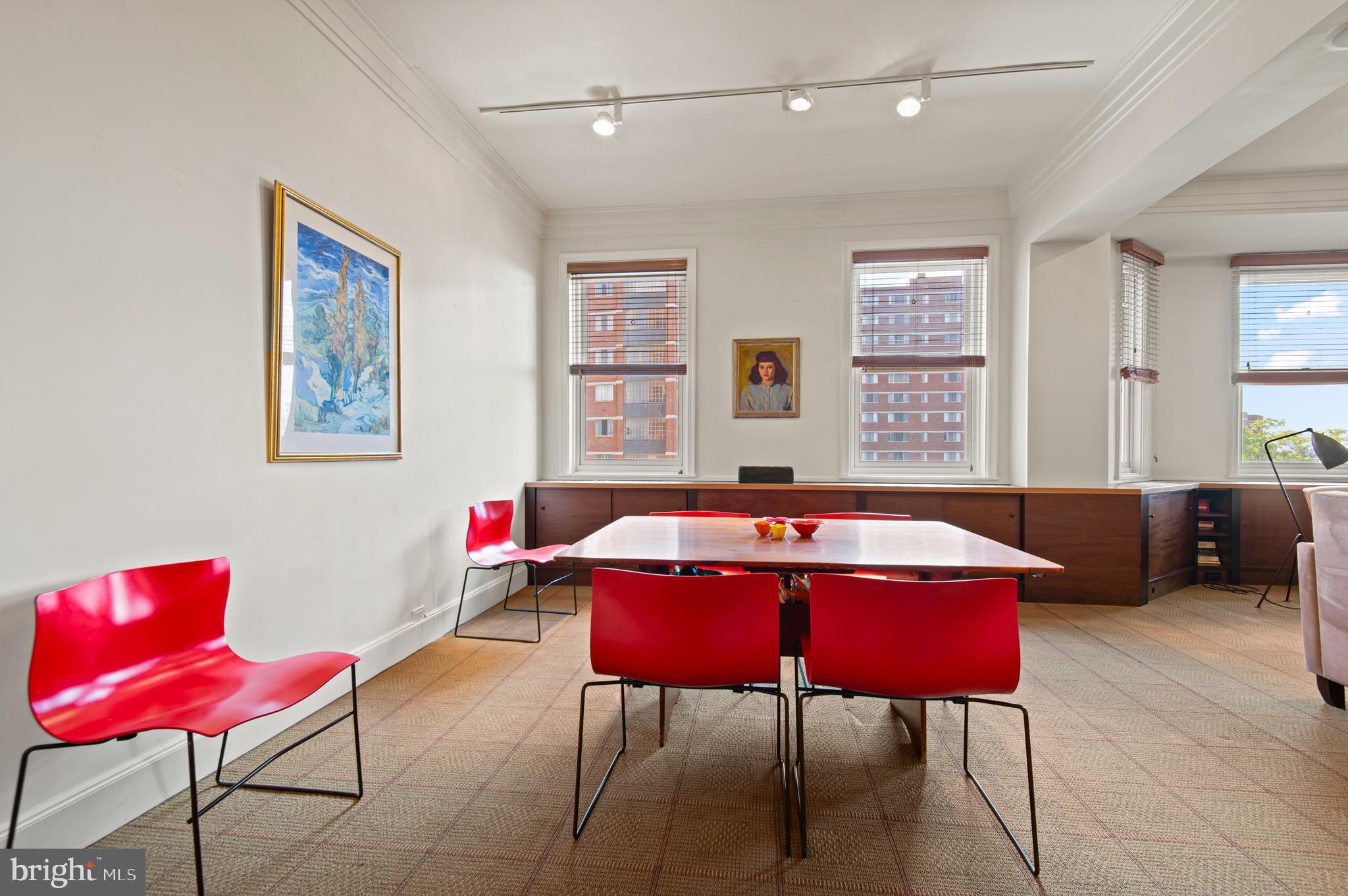 3908 North Charles Street, Unit 501 Baltimore, MD 21218 - Photo 17 of 54 a living room with furniture and rug