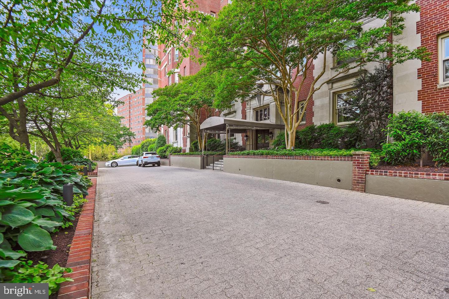 3908 North Charles Street, Unit 501 Baltimore, MD 21218 - Photo 4 of 54 front view of a house with a street