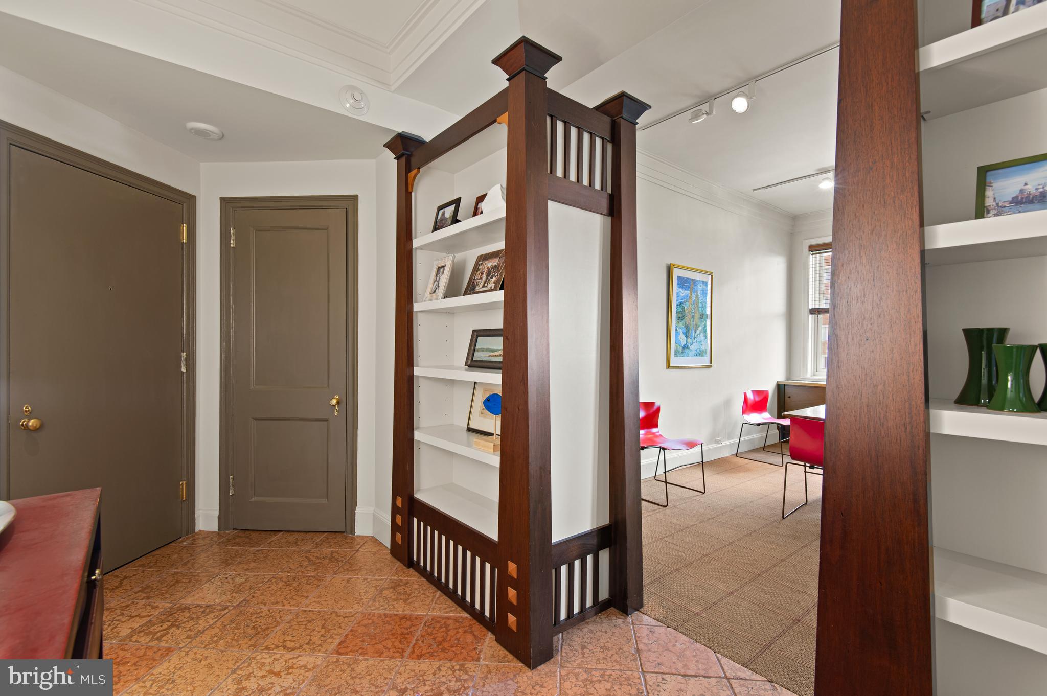 3908 North Charles Street, Unit 501 Baltimore, MD 21218 - Photo 8 of 54 a view of a livingroom with an entryway and livingroom