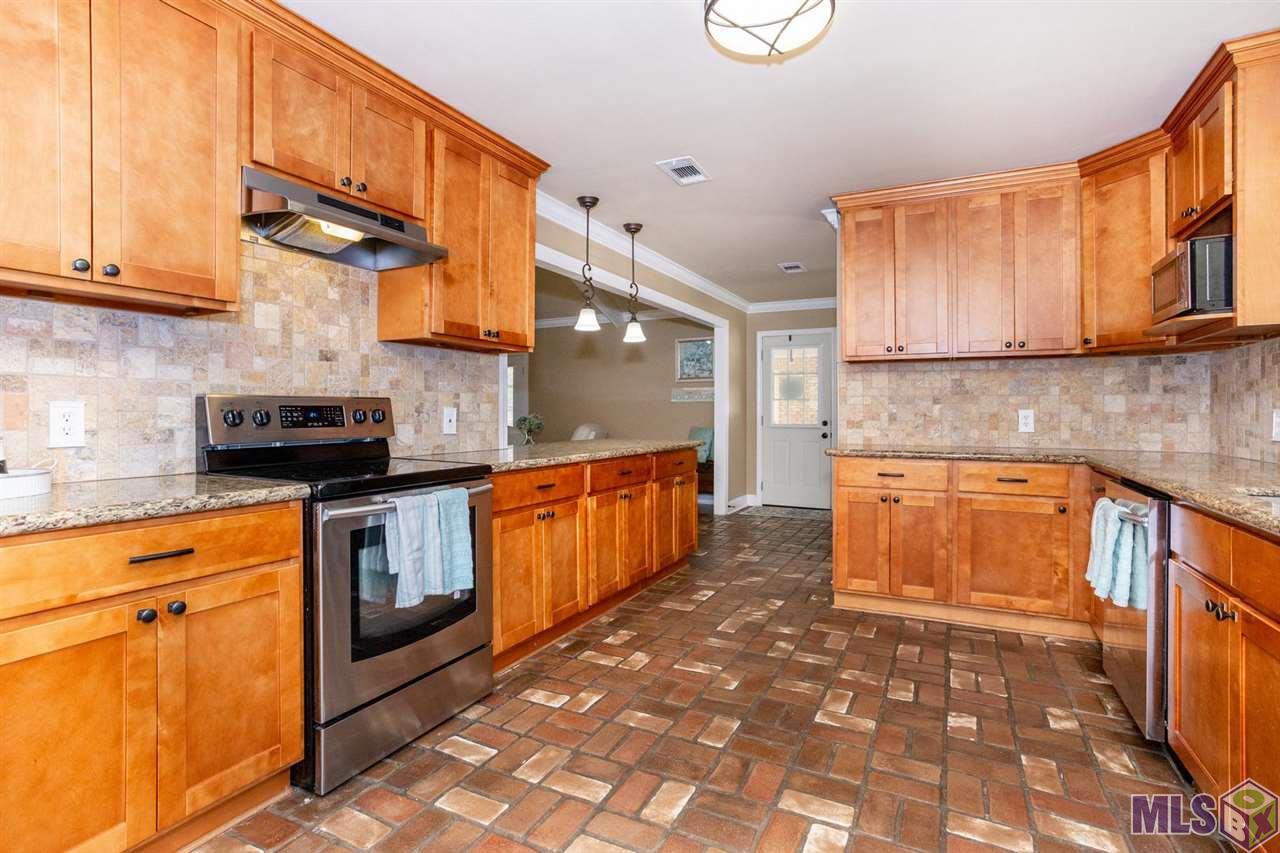 8747 Section Road Port Allen, LA 70767 - Photo 9 of 32