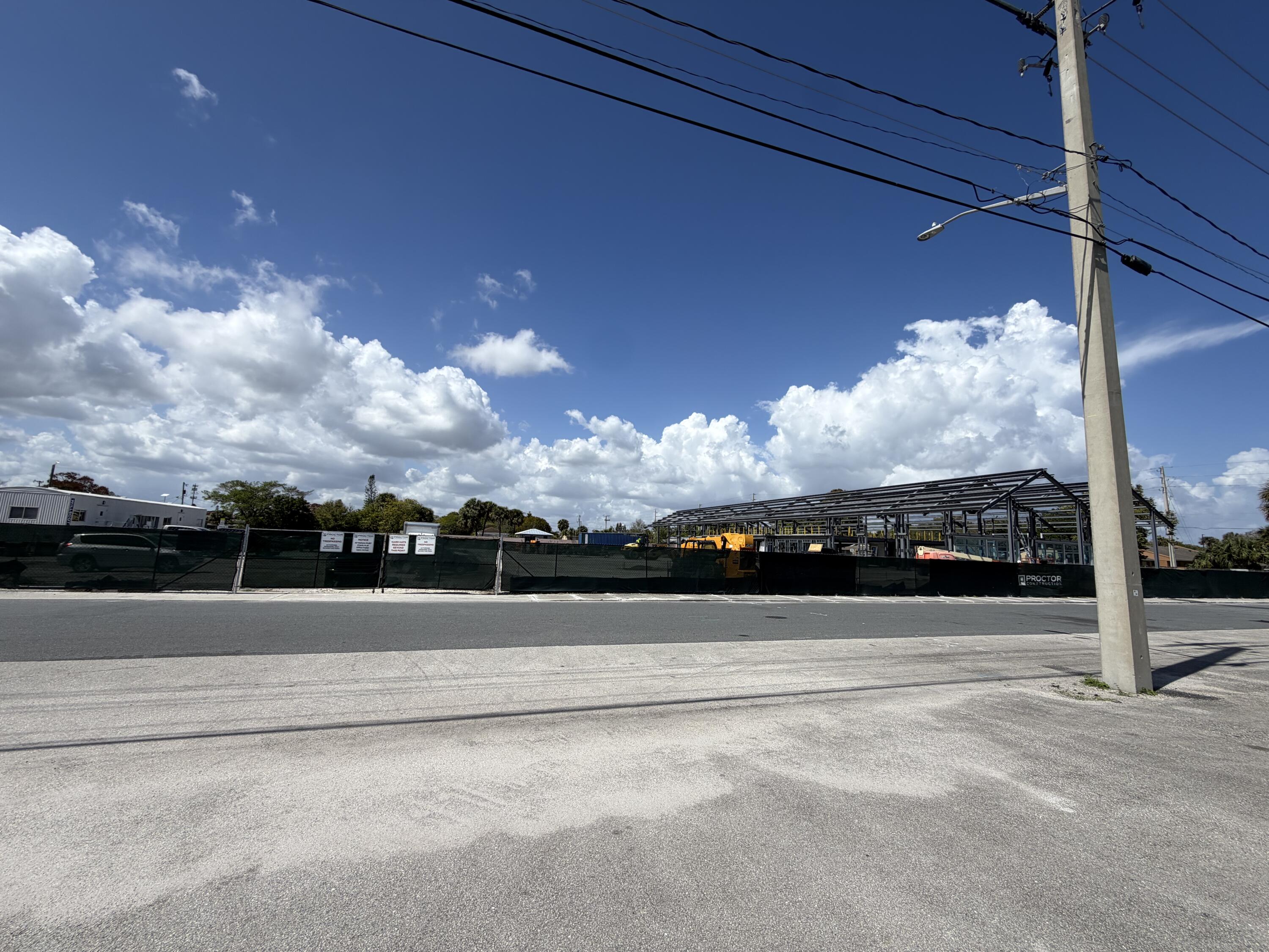 705 Southeast Tarpon Avenue Stuart, FL 34994 - Photo 2 of 3 a view of terrace with city view