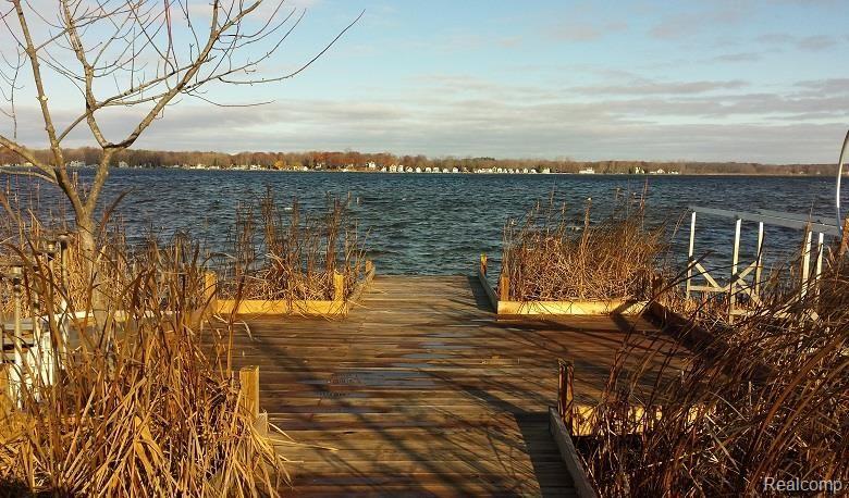 8685 Mcgregor Road Pinckney, MI 48169 - Photo 9 of 25 Boardwalk End _ Fall.jpg