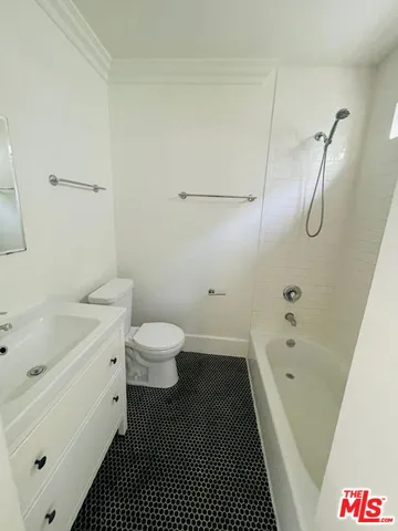 $2,900 | 202 South Berendo Street, Unit 202 1/2, Los Angeles, CA 90004