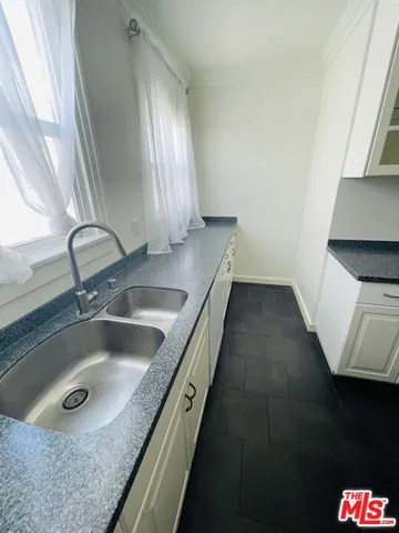 $2,900 | 202 South Berendo Street, Unit 202 1/2, Los Angeles, CA 90004