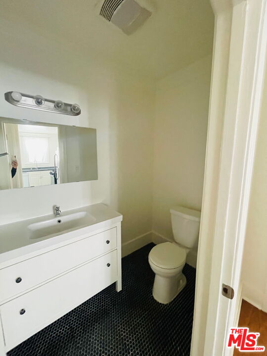 202 South Berendo Street, Unit 202 1/2 Los Angeles, CA 90004 - Photo 5 of 13