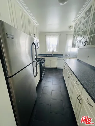 $2,900 | 202 South Berendo Street, Unit 202 1/2, Los Angeles, CA 90004