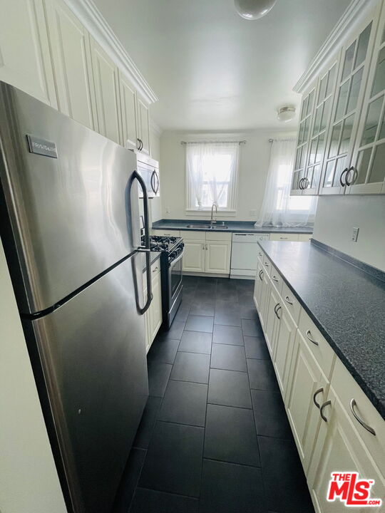 202 South Berendo Street, Unit 202 1/2 Los Angeles, CA 90004 - Photo 10 of 13