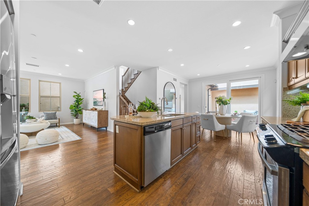 33 Jonquil Irvine, CA 92618 - Photo 13 of 48 a view of a living room and dining room