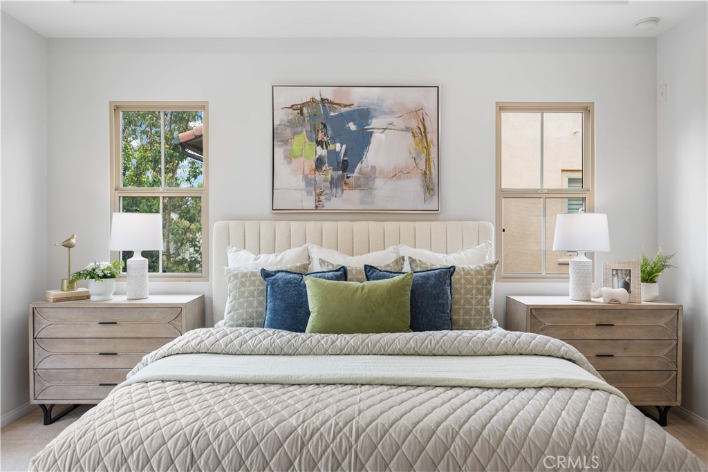 33 Jonquil Irvine, CA 92618 - Photo 29 of 48 a bedroom with a bed and a painting on the wall