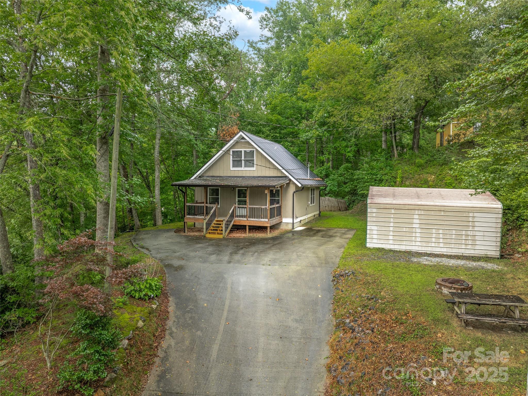 120 Wolf Pen Cove Road Brevard, NC 28712 - Photo 6 of 32 a front view of a house with garden