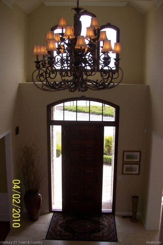 3195 St James Court Rochester, MI 48306 - Photo 2 of 25 Entry Foyer