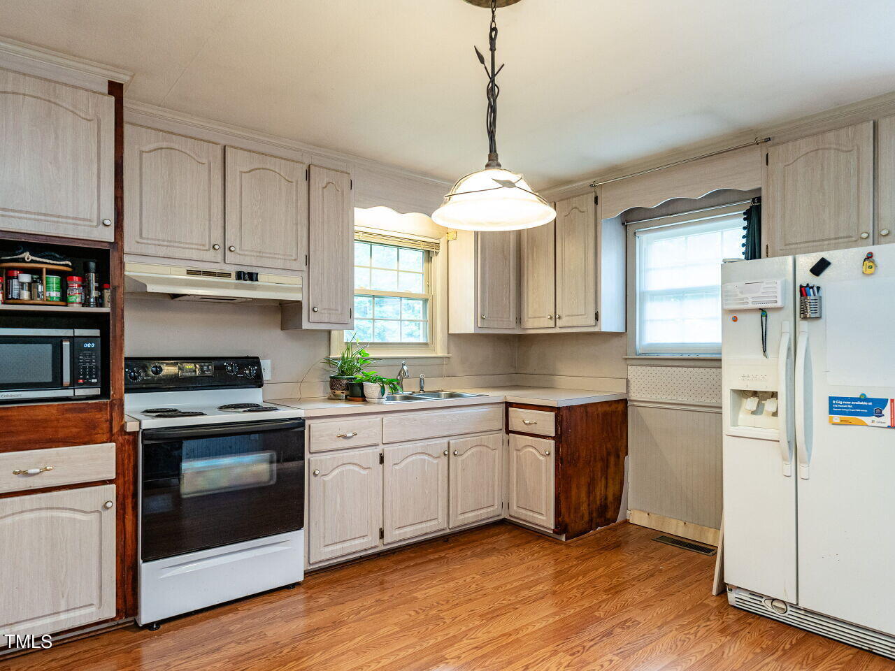 212 Hocutt Road Durham, NC 27703 - Photo 8 of 27 008-1280x960-kitchen
