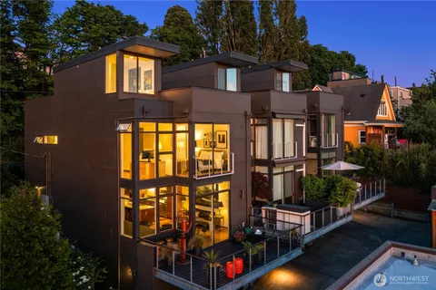 $889,000 | 2517 13th Avenue South, Seattle, WA 98144