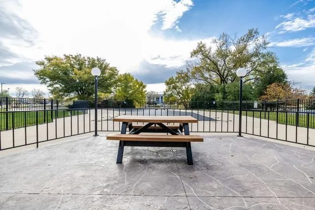 $275,000 | 2000 St Regis Drive, Unit 6B, Lombard, IL 60148