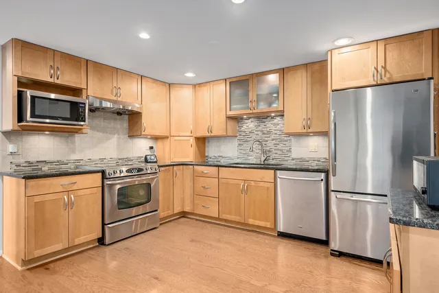 $275,000 | 2000 St Regis Drive, Unit 6B, Lombard, IL 60148