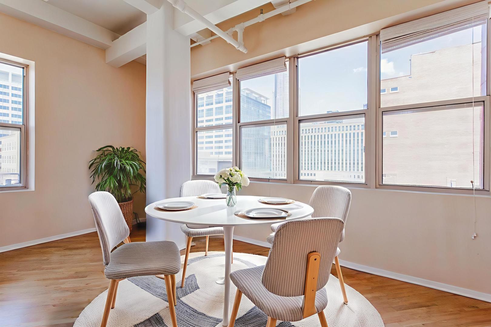 500 South Clinton Street, Unit 743 Chicago, IL 60607 - Photo 5 of 16 a dining room with furniture and window