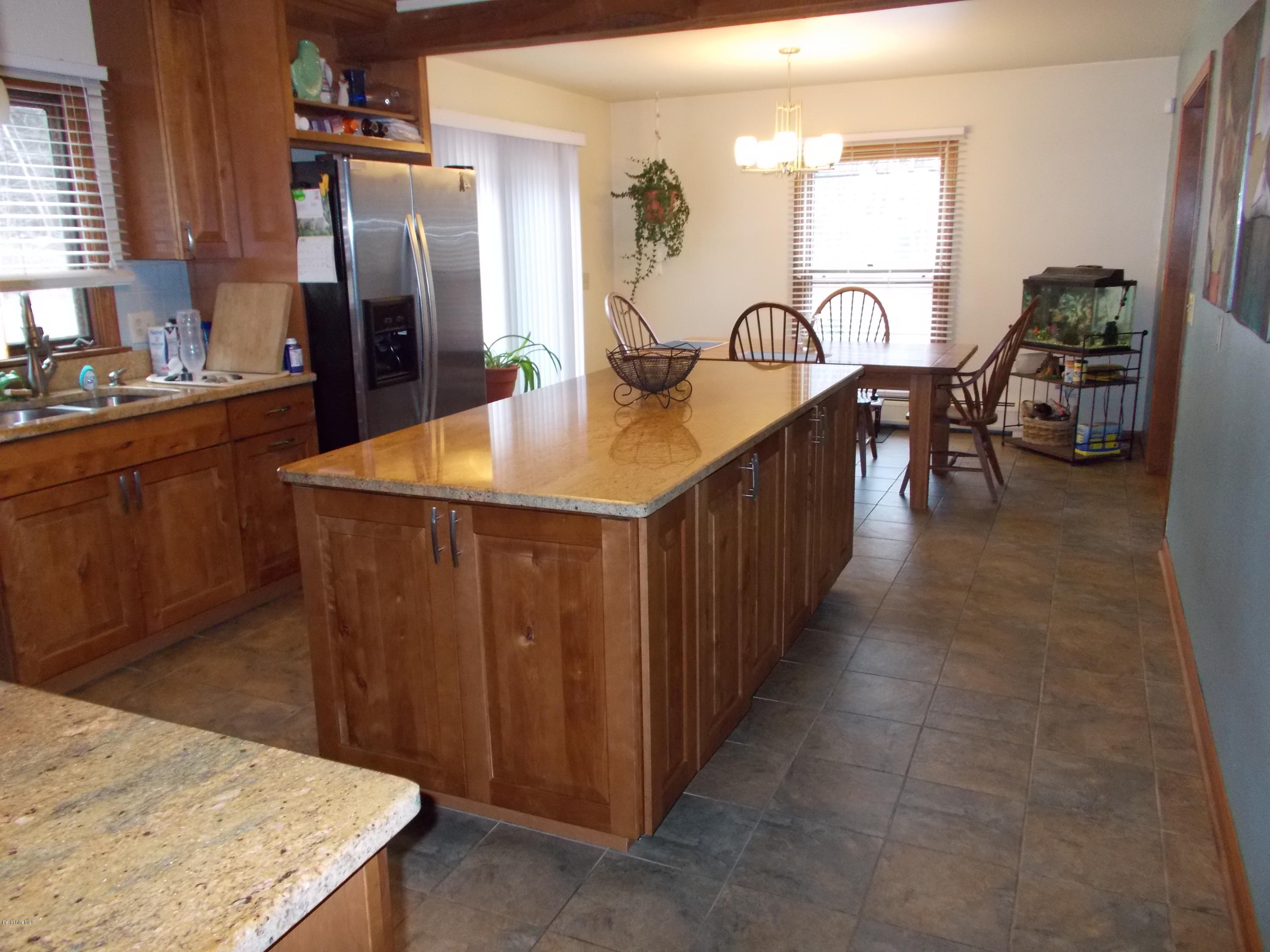 Open Kitchen/Dining