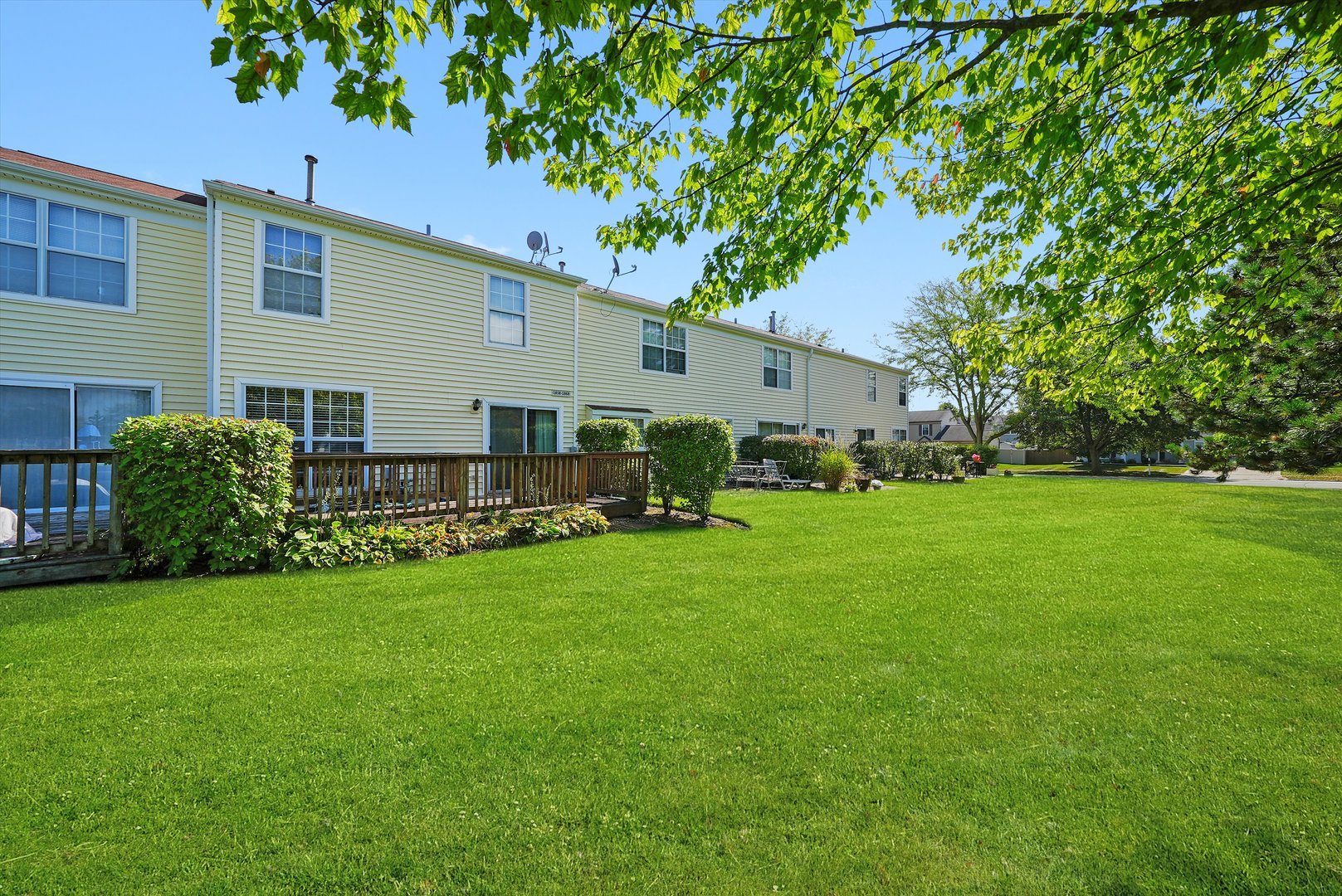 1862 Pebble Beach Circle Elgin, IL 60123 - Photo 24 of 26 a front view of house with yard and green space