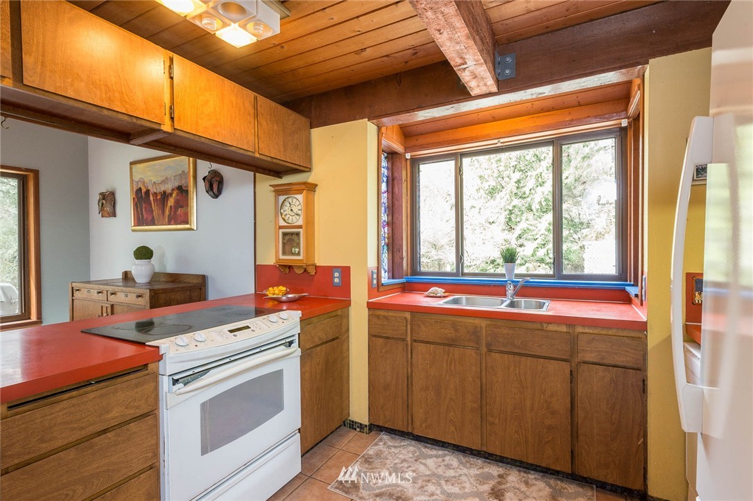 21421 Monument Road Southwest Vashon, WA 98070 - Photo 10 of 18