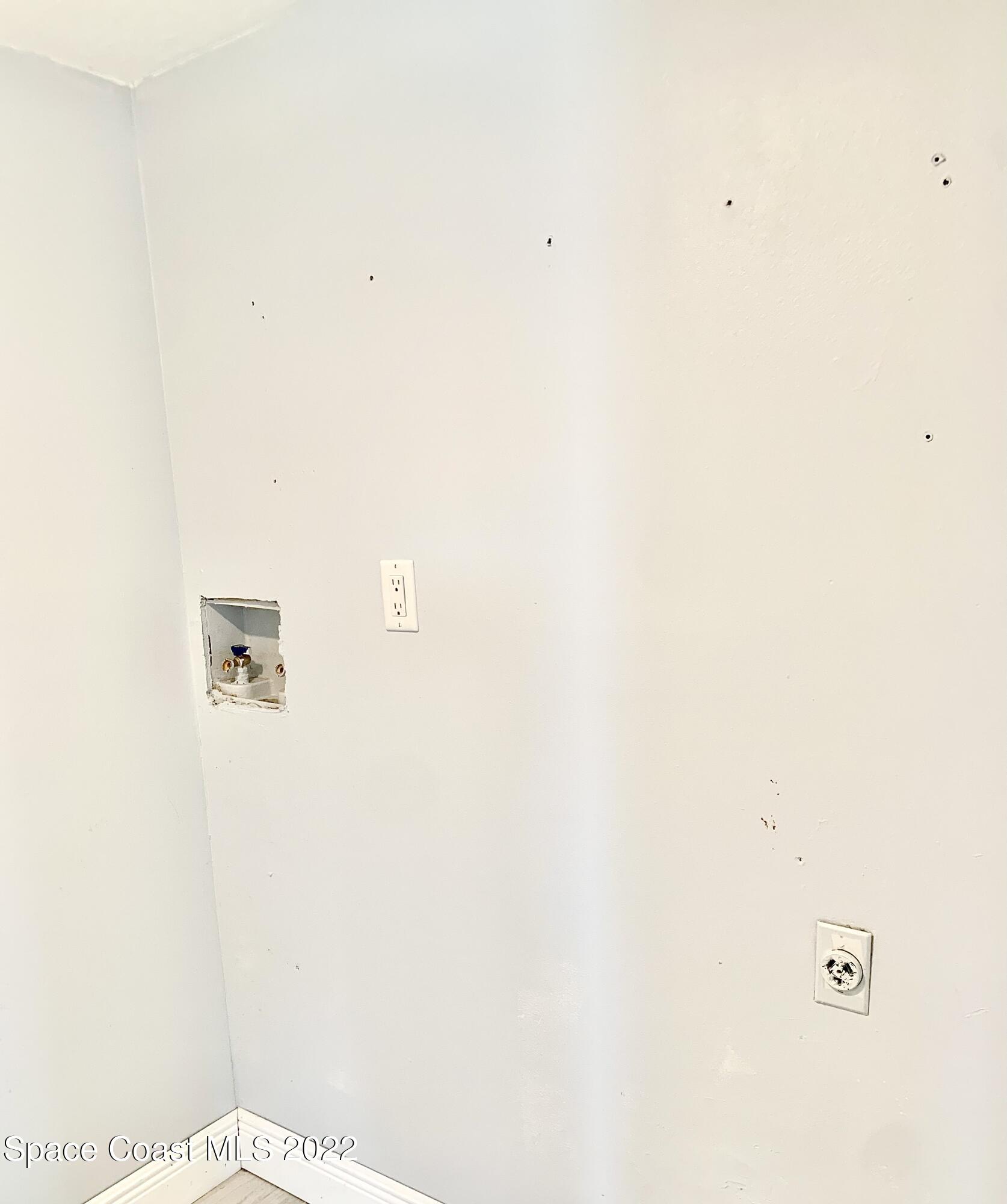 584 North Wickham Road, Unit 82 Melbourne, FL 32935 - Photo 14 of 43 a picture of a wall with white wall