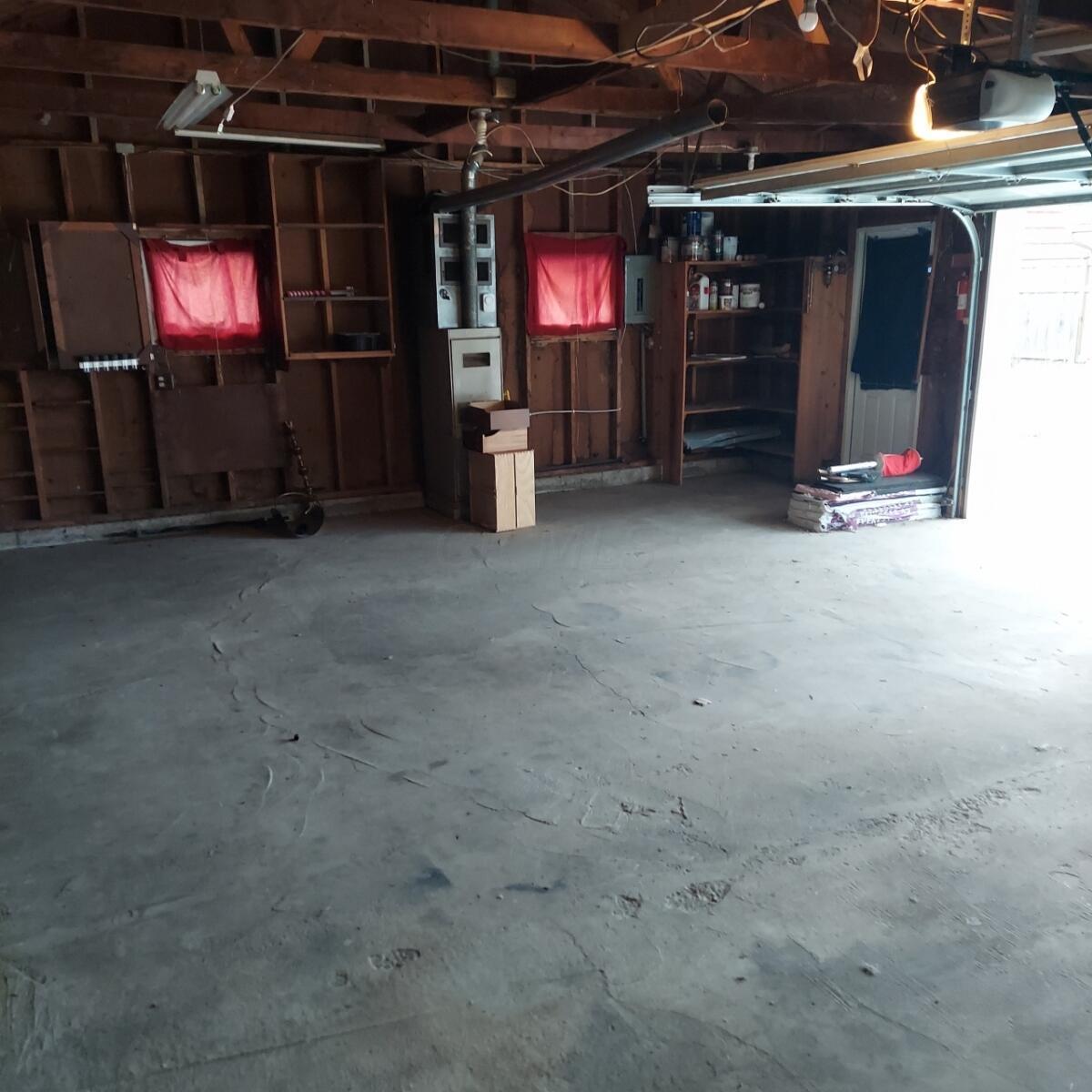 4633 Annhurst Road Columbus, OH 43228 - Photo 9 of 24 8C095A3D-D4E3-418E-A2AE-7727C75E0396