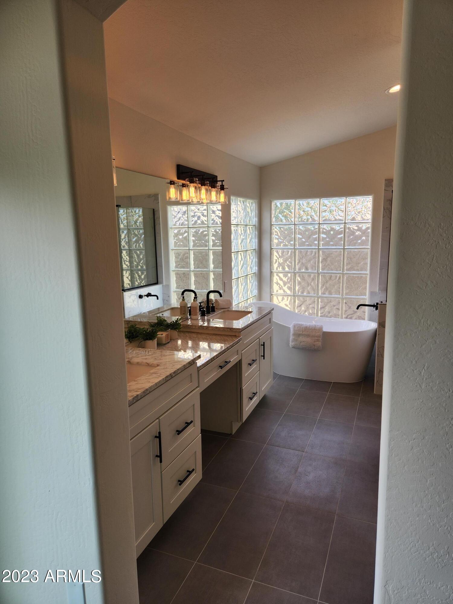 3402 East Clark Road Phoenix, AZ 85050 - Photo 12 of 24 Master Bathroom 1