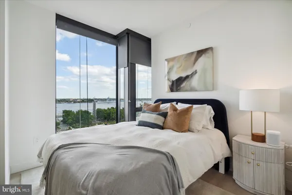 $4,667 | 1-5 Dock Street, Unit 402, Philadelphia, PA 19106