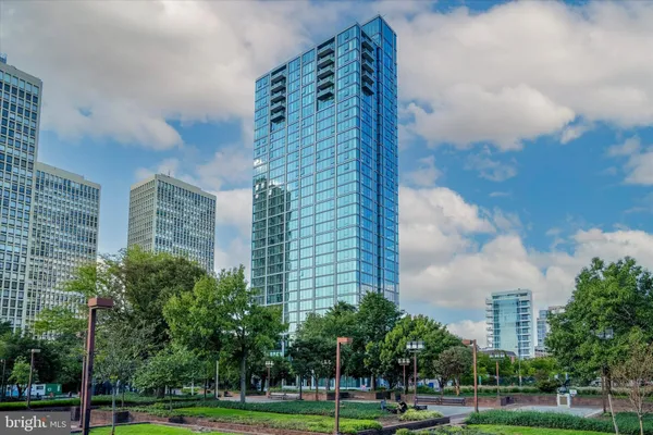 $4,667 | 1-5 Dock Street, Unit 402, Philadelphia, PA 19106