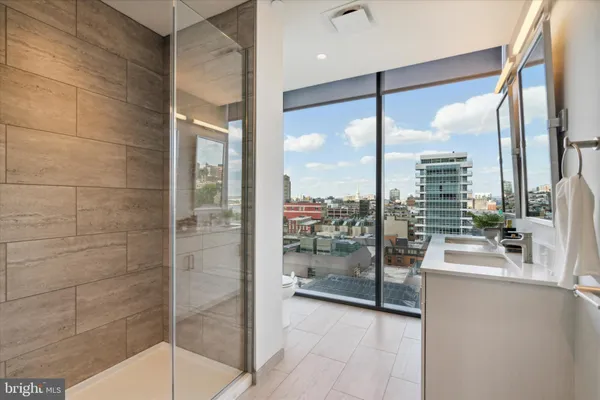 $4,667 | 1-5 Dock Street, Unit 402, Philadelphia, PA 19106