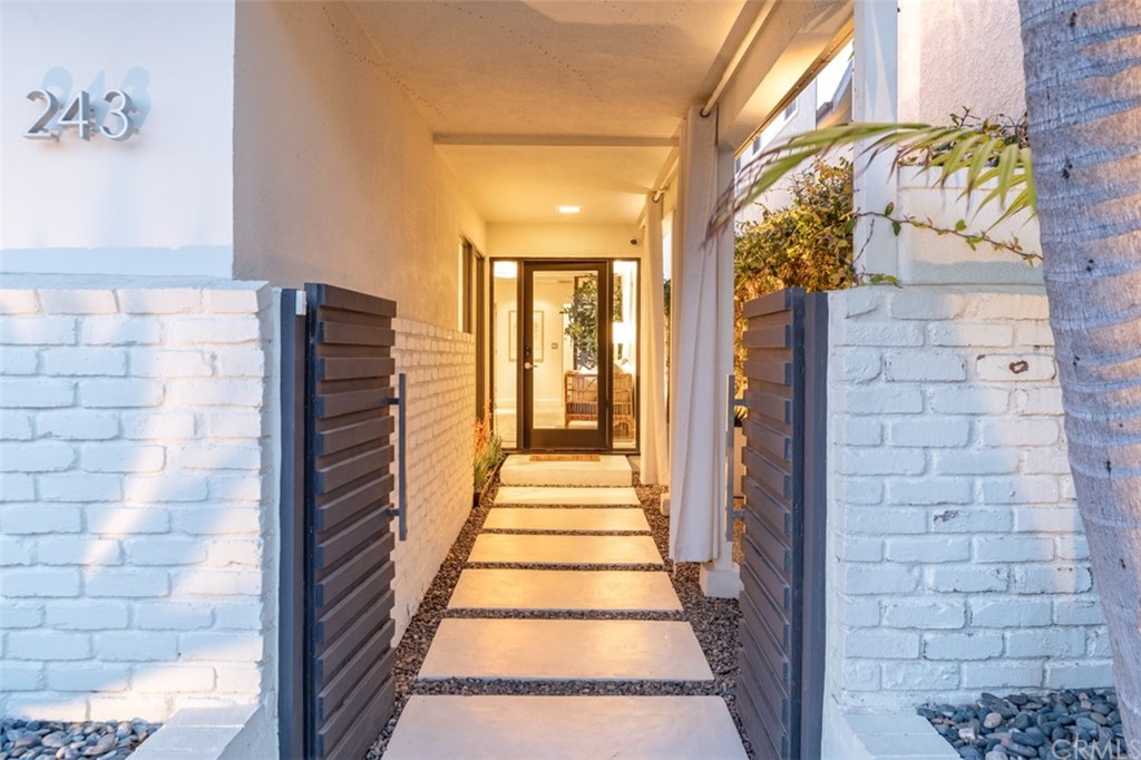 243 Walnut Street Newport Beach, CA 92663 - Photo 2 of 36