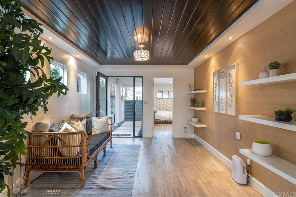 243 Walnut Street Newport Beach, CA 92663 - Photo 3 of 36