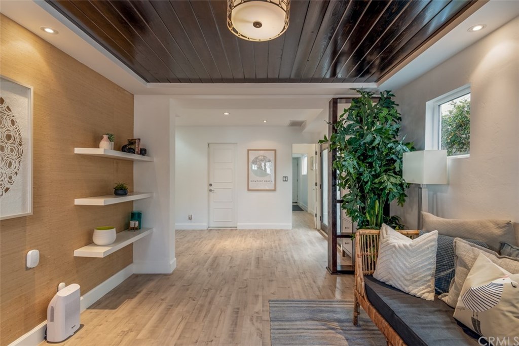 243 Walnut Street Newport Beach, CA 92663 - Photo 4 of 36