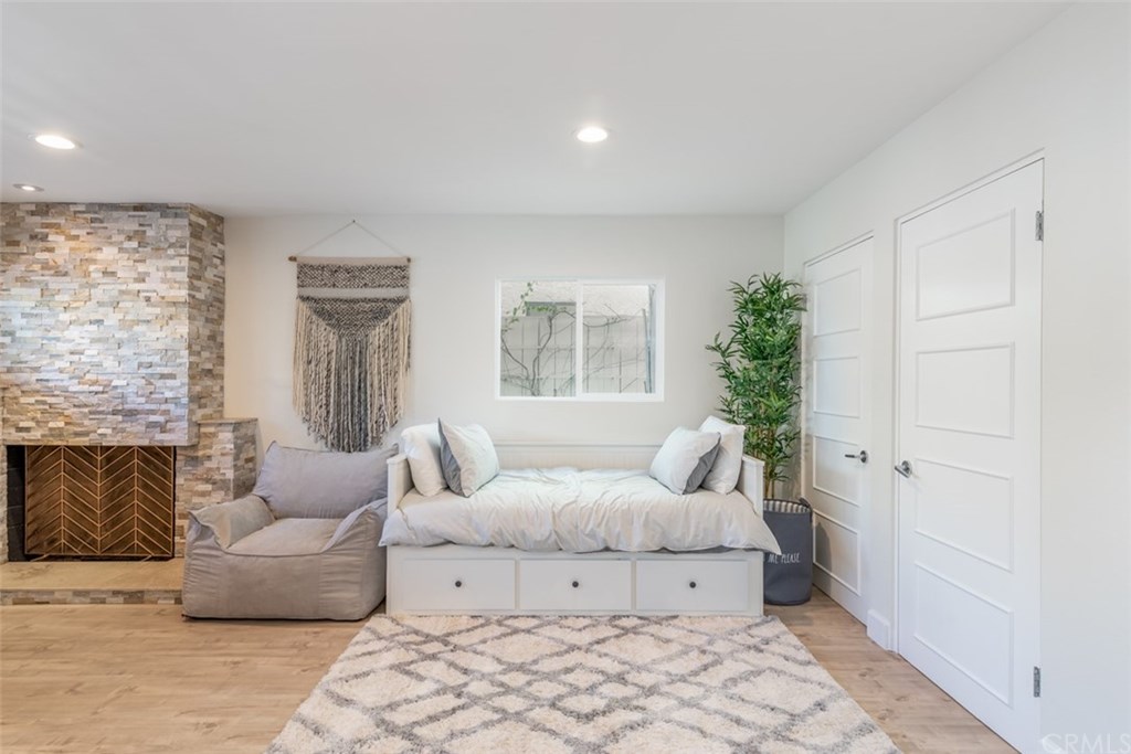 243 Walnut Street Newport Beach, CA 92663 - Photo 6 of 36