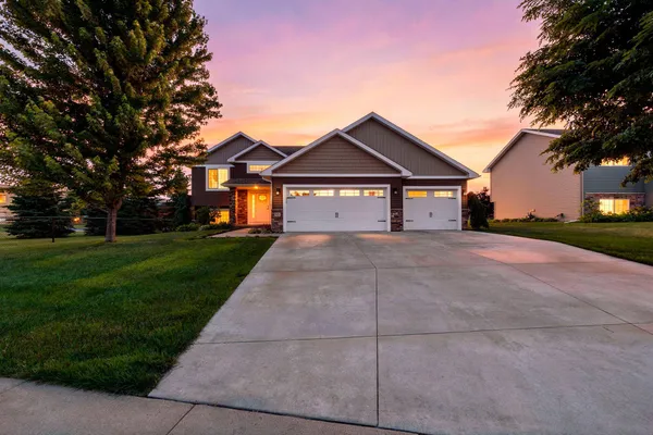 $424,900 | 10 8th Avenue Southeast, Isanti, MN 55040