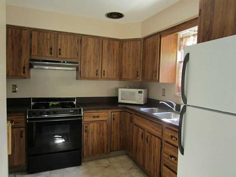 3492 Evergreen Road Pittsburgh, PA 15237 - Photo 13 of 24 Kitchen.