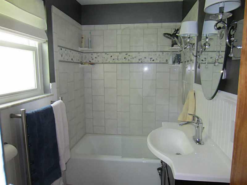 3492 Evergreen Road Pittsburgh, PA 15237 - Photo 15 of 24 Full Bath. New modern main floor bathroom with window.