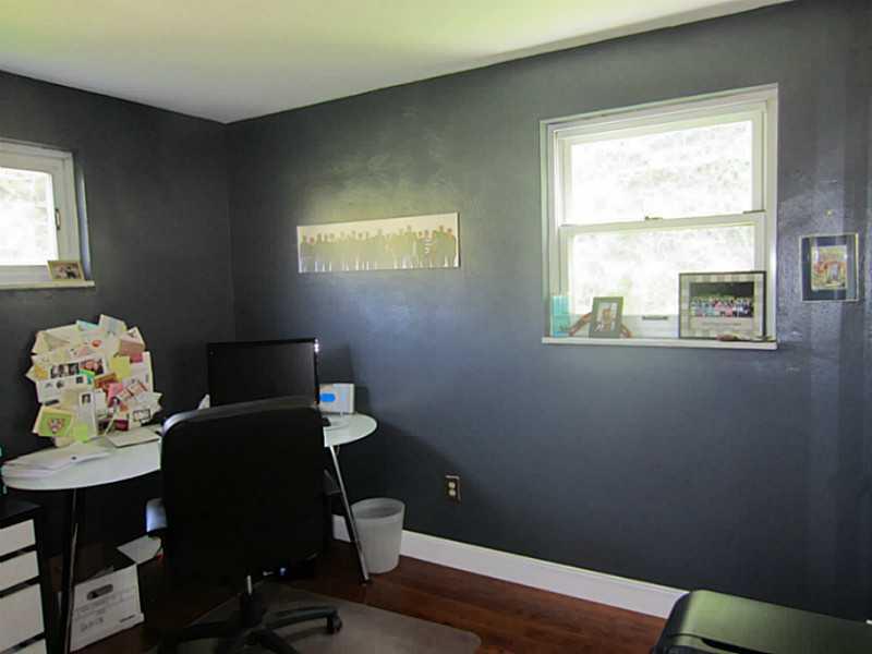 3492 Evergreen Road Pittsburgh, PA 15237 - Photo 16 of 24 Bedroom. First floor bedroom currently being used as office.
