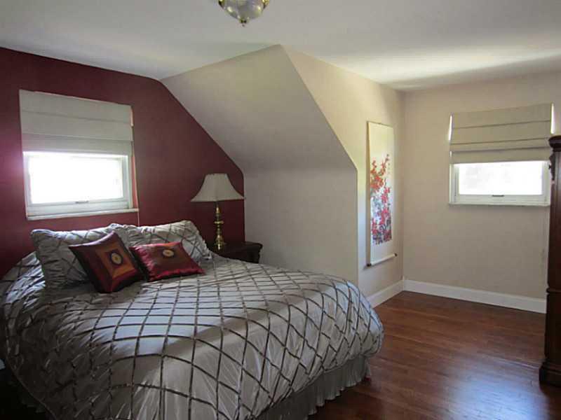 3492 Evergreen Road Pittsburgh, PA 15237 - Photo 19 of 24 Bedroom. 2nd floor bedroom. Nice, huh!