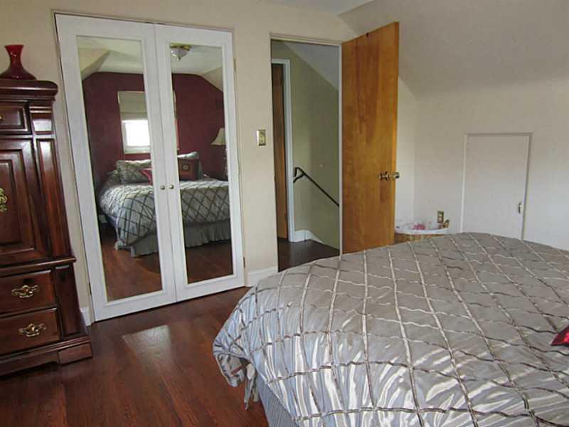 3492 Evergreen Road Pittsburgh, PA 15237 - Photo 20 of 24 Bedroom. spacious bedroom allows for nice furniture placement.
