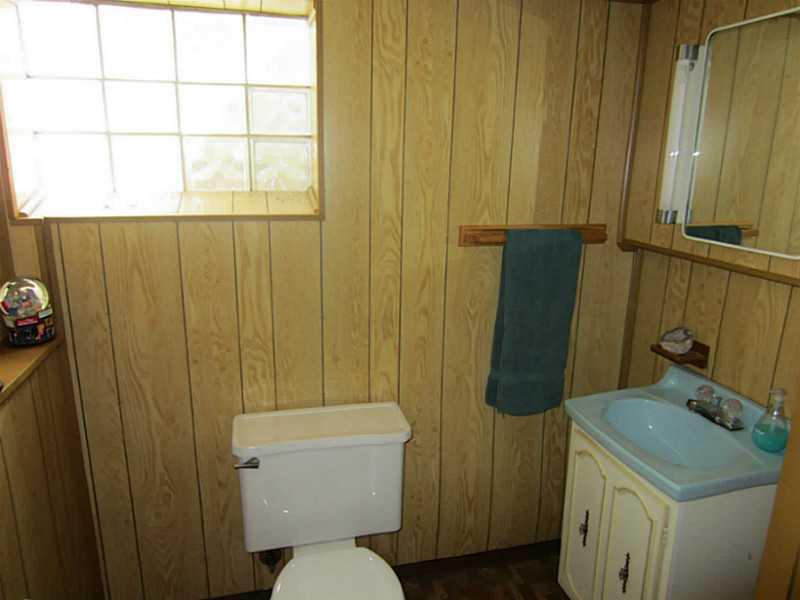 3492 Evergreen Road Pittsburgh, PA 15237 - Photo 21 of 24 Partial Bath. Lower Level half bath with window