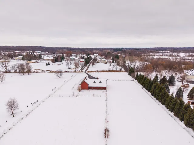 $1,350,000 | 2810 Oak Ridge Road, Crystal Lake, IL 60012